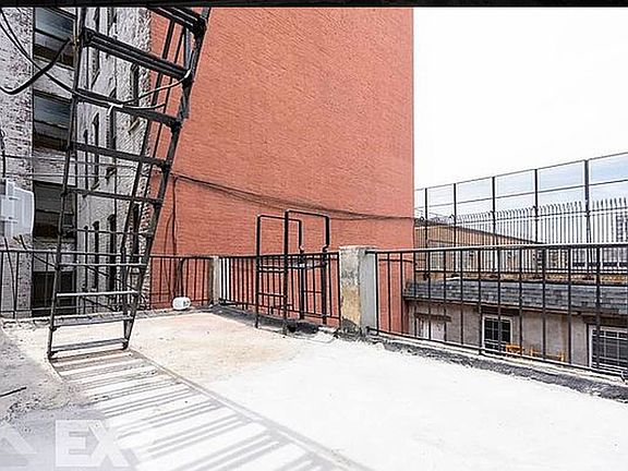 5th image of 647 Courtlandt Ave #7