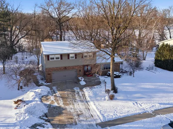 816 Woodview Dr, Sun Prairie, WI 53590