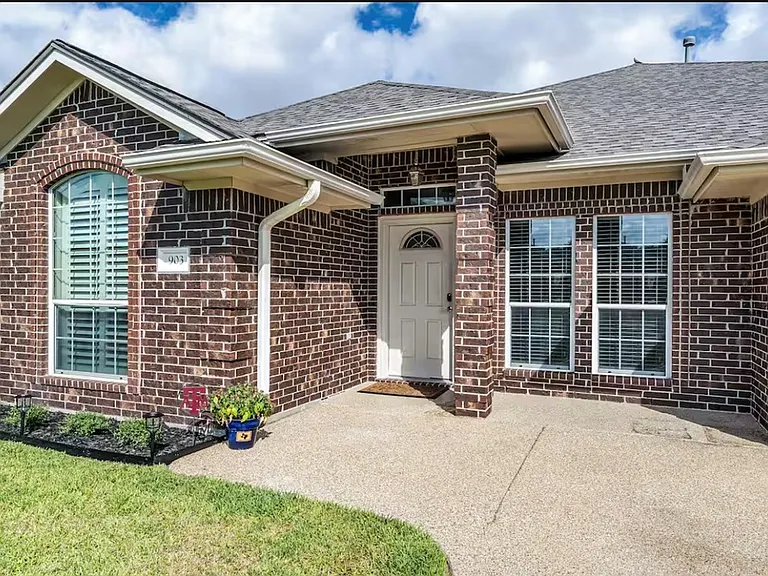903 Whitewing Ln — Photo 1