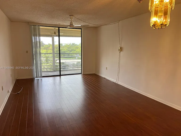 1800 SW 81st Ave #1400 — Photo 15