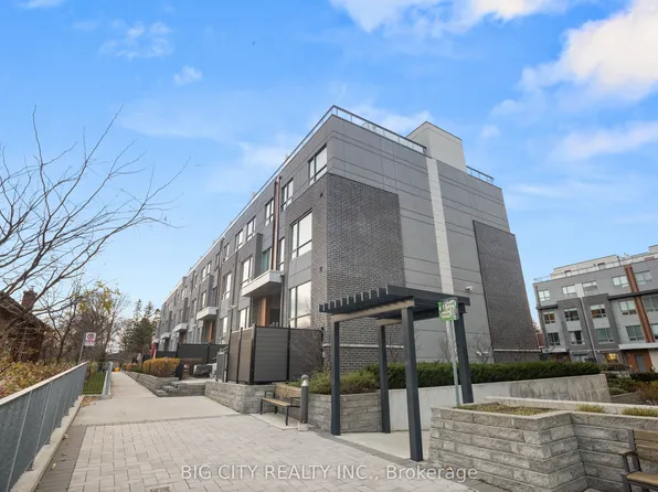 650 Atwater Ave #4, Mississauga, ON L5G 0B6