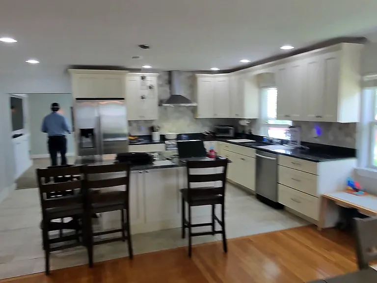3318 N Ridge Ave — Photo 2