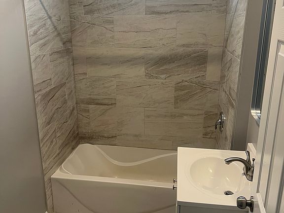 3rd image of 1010 Hoffman St #1F