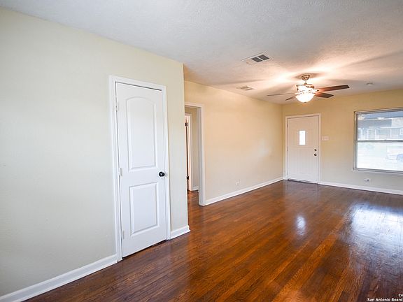 5th image of 127 GLENCOE DR