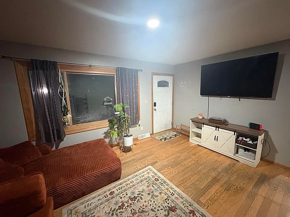 4th image of 810 Pettit Ct