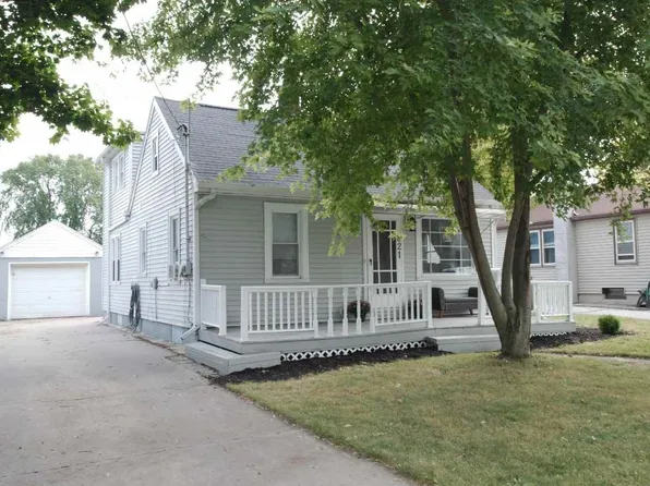 821 7th St, Menasha, WI 54952