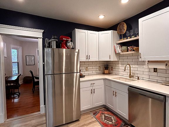 2nd image of 270 Lexington Ave #2