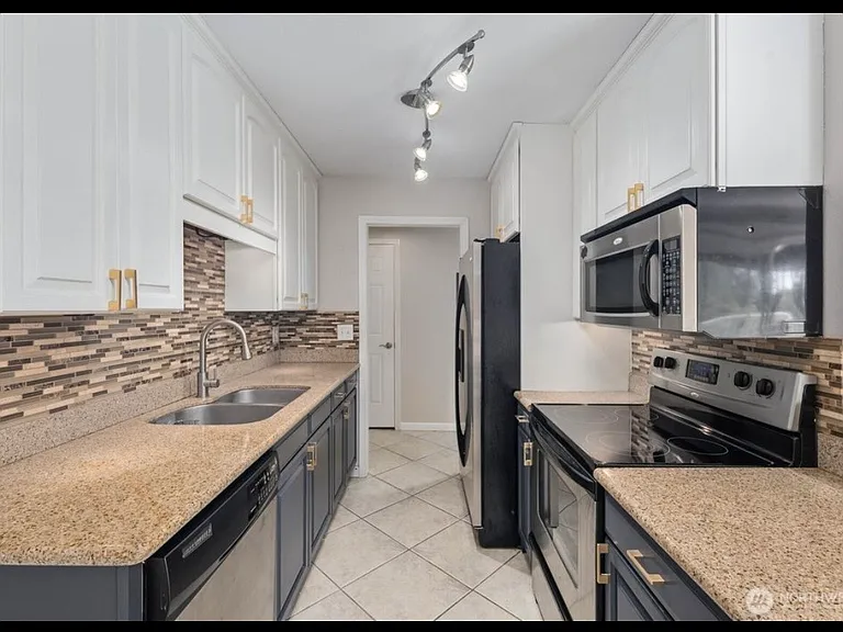 1113 Kirkland Ave — Photo 4