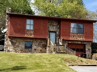 213 Hillcrest Dr, Bluefield, VA 24605