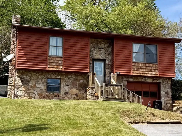 213 Hillcrest Dr, Bluefield, VA 24605