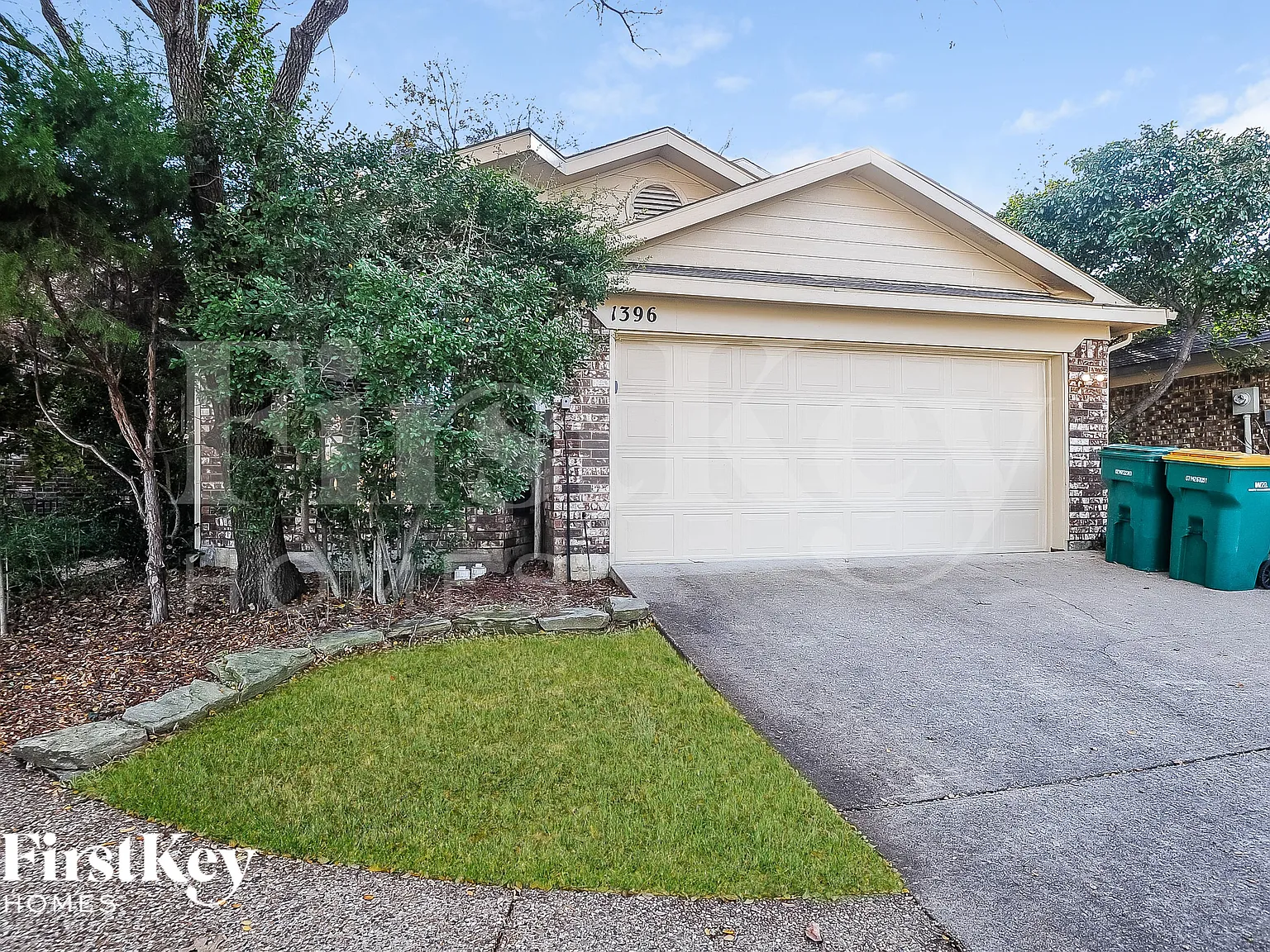 3 bed, 2.0 bath, 1647 sqft, $1,800 — Photo 1