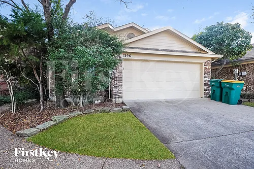 1396 Chinaberry Dr Photo 1