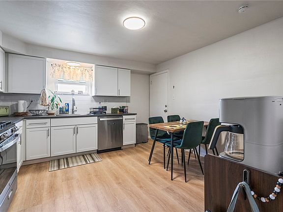 5th image of 817-819 Bayonne Ave