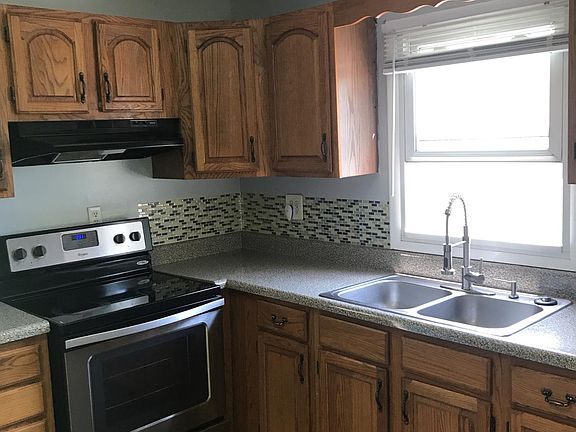 Has a garbage disposal and a nice modern faucet