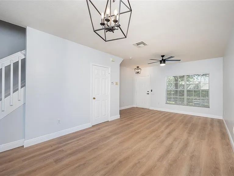 1150 Vineland Pl — Photo 10