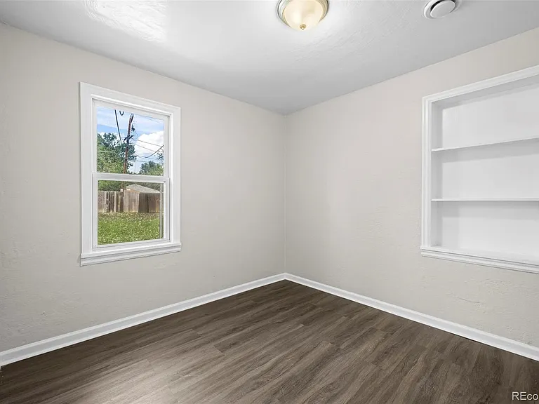 1545 Xanthia St — Photo 16