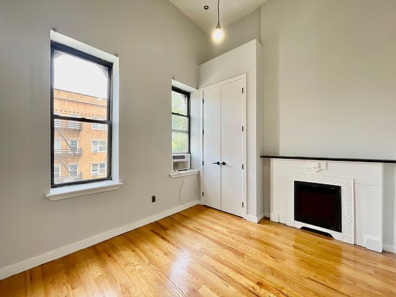 3rd image of 1050 Putnam Ave APT 2L