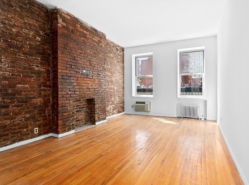 1st image of 1630 2nd Ave APT 4FS