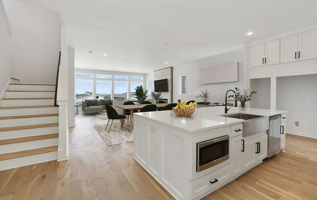 5 bed, 4.5 bath, 3341 sqft, $3,900 — Photo 3