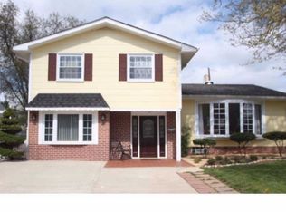 8896 Krewstown Rd, Philadelphia, PA 19115