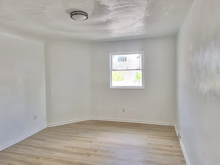 1025 Kenneth Ave #1 — Photo 11