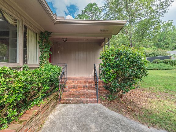 3rd image of 3427 Hall Dr