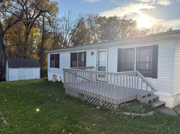 1991 Ascot Dr #140, Des Moines, IA 50320