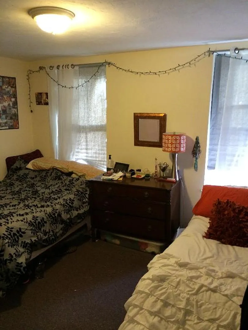 Large 3 bed located near Fenway and Kenmore Square — Photo 2