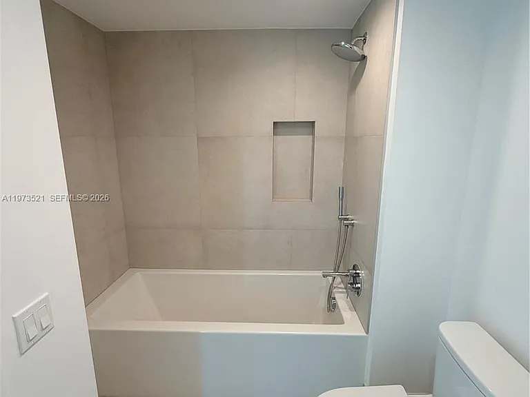 9201 E Bay Harbor Dr #303 — Photo 16