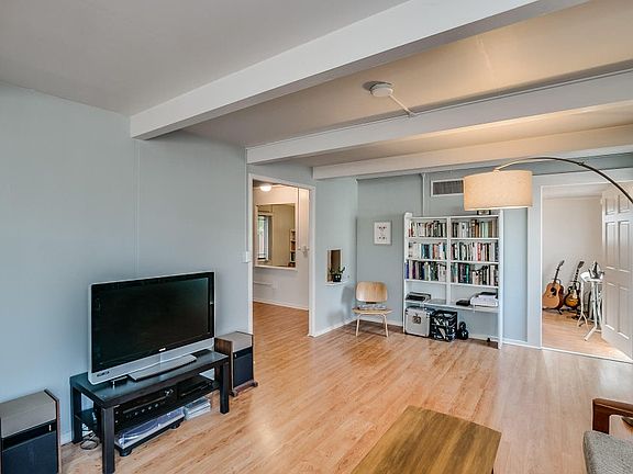 5th image of 1114 S Farmer Ave