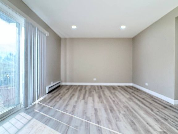 4th image of 4121 Bonhill Dr APT 2C