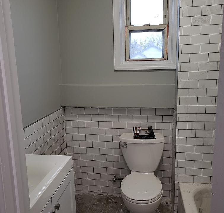 2nd image of 660 Richmond Rd #2
