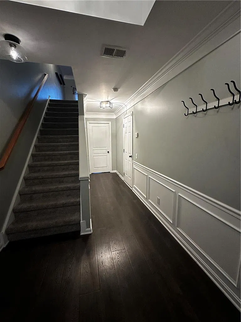 3 bed, 2.5 bath, 2570 sqft, $2,850 — Photo 3