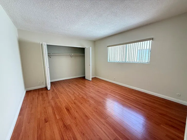 5433 Barton Ave #7 — Photo 22