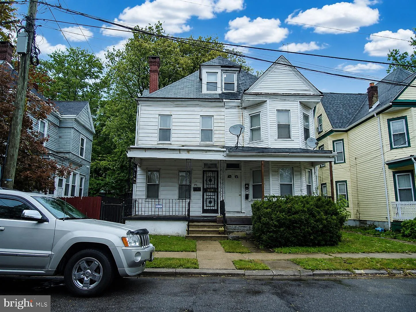3 bed, 1.0 bath, 1302 sqft, $1,800 — Photo 1