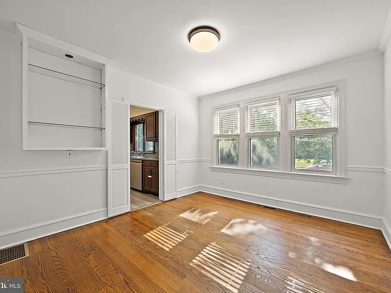 101 Curtis Ave — Photo 5