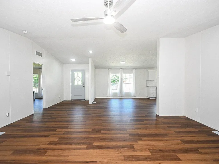 31606 Bryan St — Photo 10
