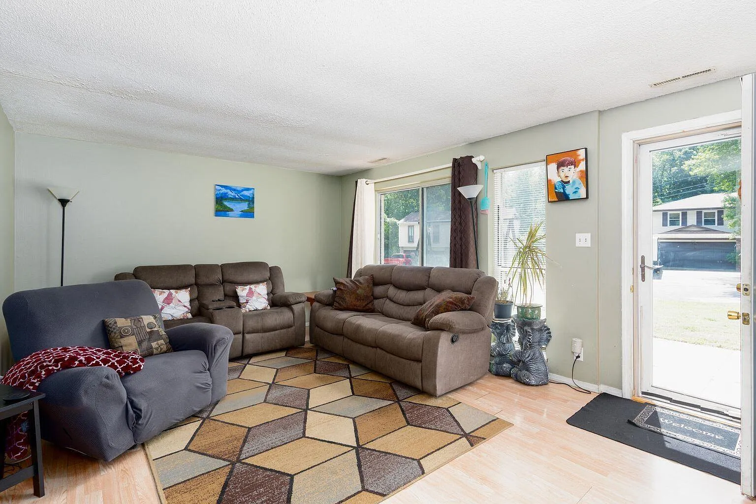 3 bed, 1.0 bath, 1092 sqft, $1,350 — Photo 4