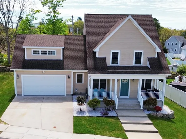 2 Carousel Ter, Dartmouth, MA 02747