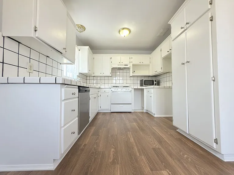 16656 Nordhoff St — Photo 12
