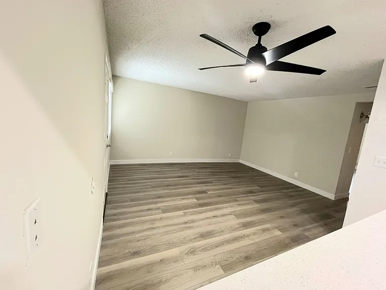 5051 Whitsett Ave #2122 — Photo 16