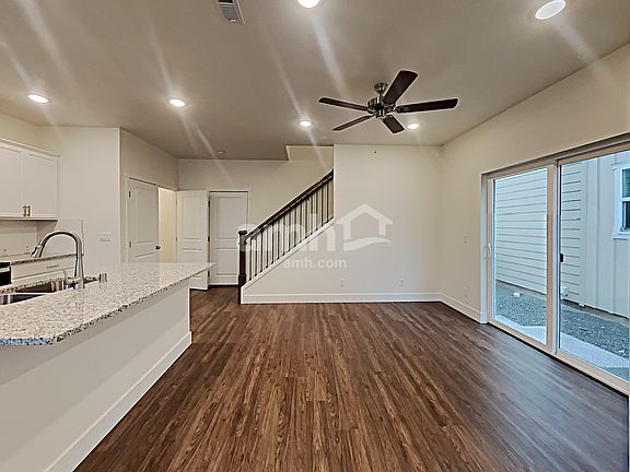 5th image of 23327 SE Dogwood St