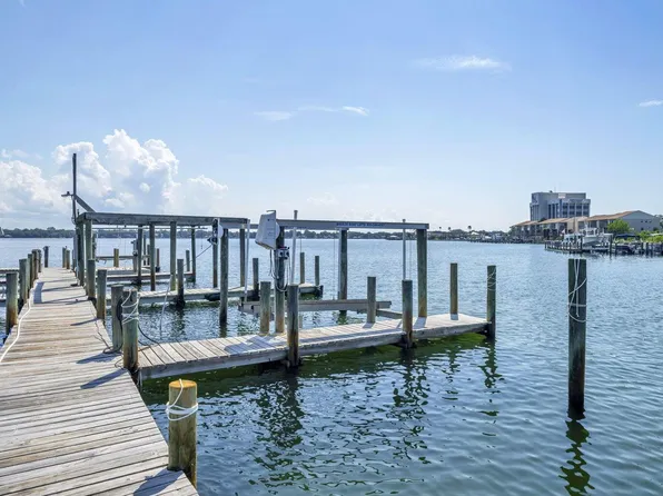 421 Waterway Ln, Fort Walton Beach, FL 32547