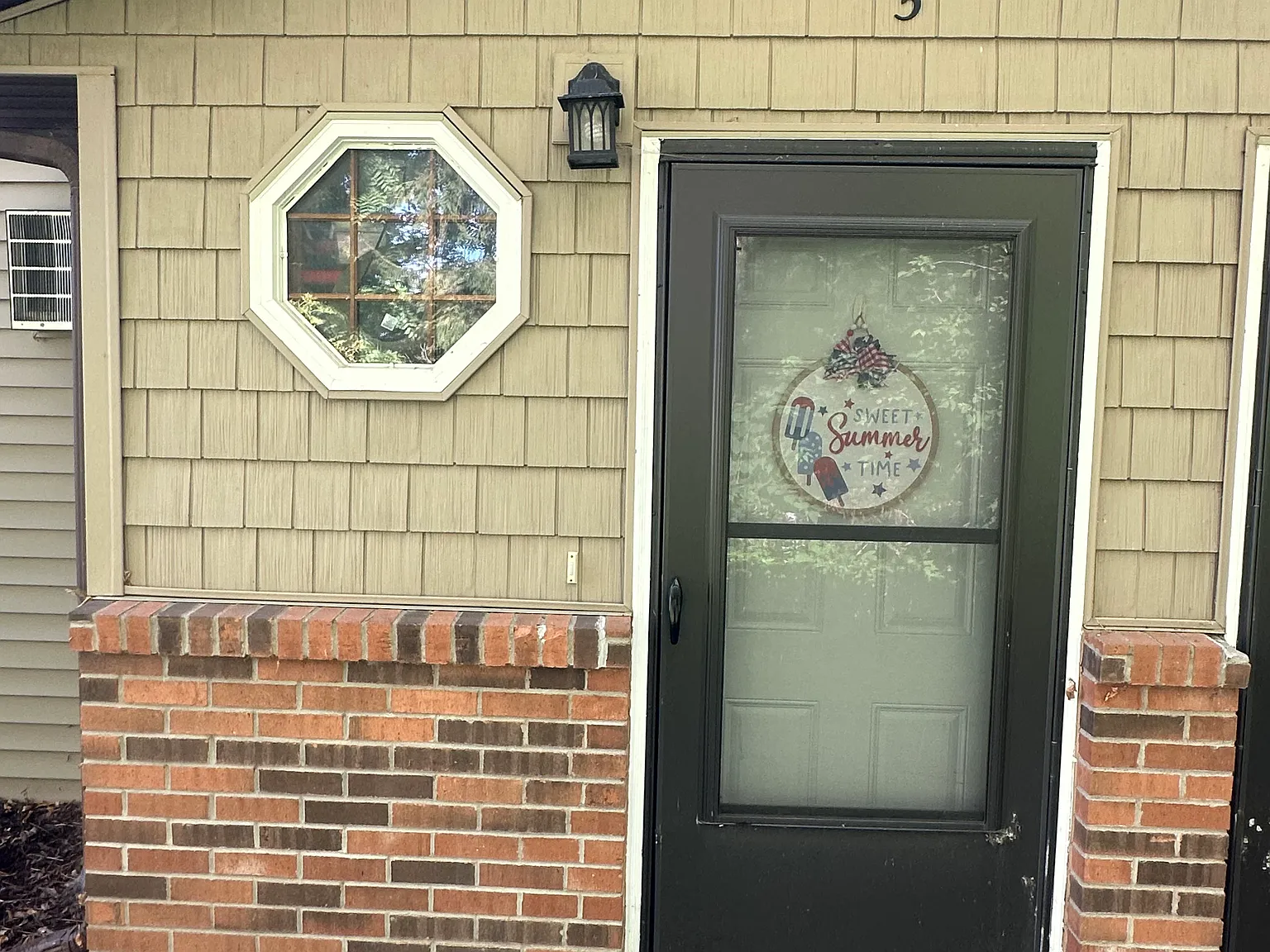 468 W Johnson St — Photo 3