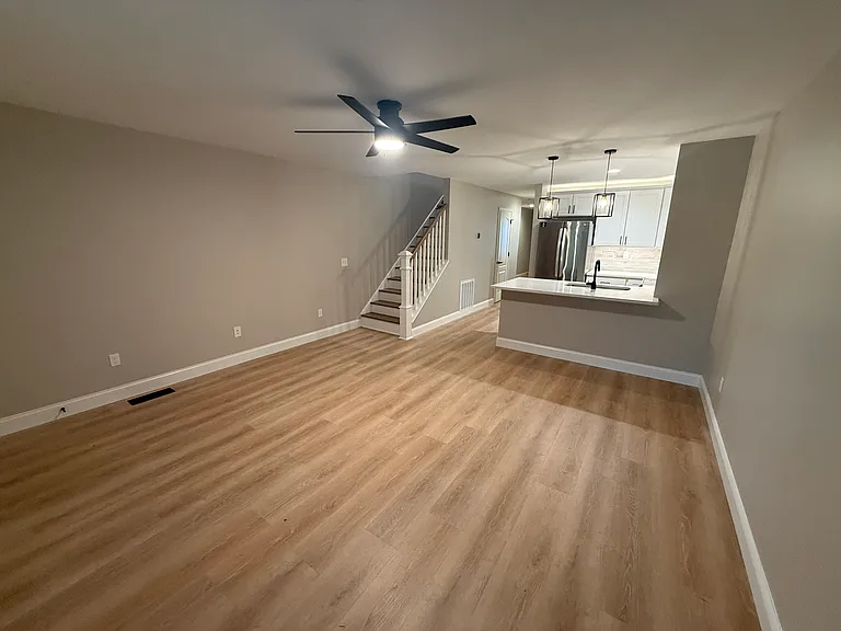 1512 E Henry St — Photo 4