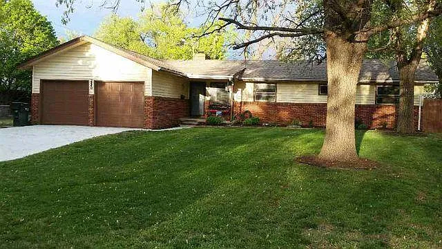 3 bed, 1260 sqft, $1,450 — Photo 1