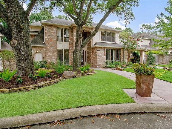 Another view of the cul-de-sac lot.