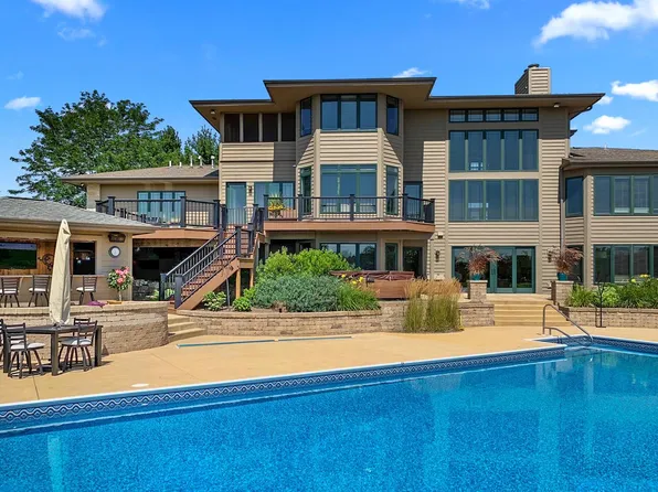 S96W32955 Hickorywood TRAIL, Mukwonago, WI 53149