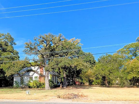 3rd image of 1723 Haltom Rd