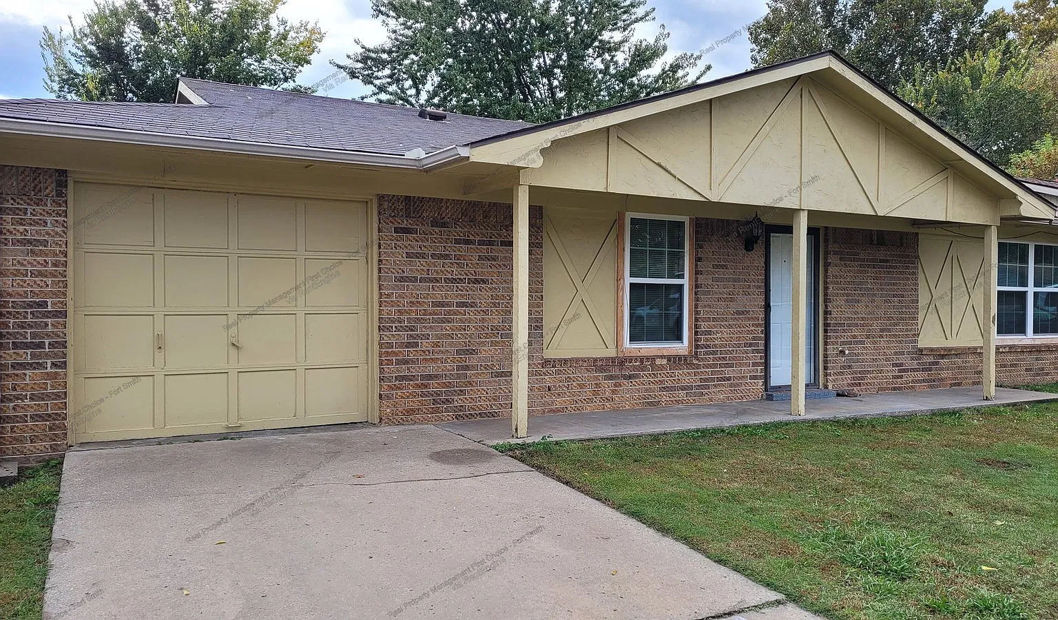 3 bed, 2.0 bath, 1298 sqft, $1,400 — Photo 1